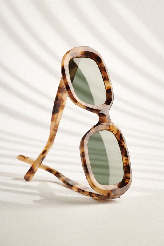 Woman Round Sunglasses